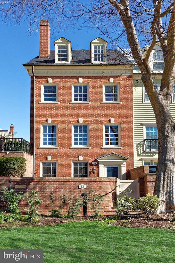 Property Photo: 13 Wilkes Street VA 22314