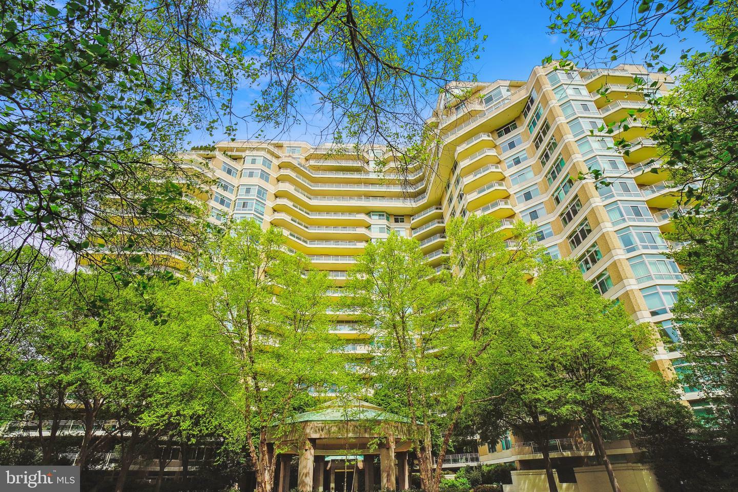 Property Photo: 5600 Wisconsin Avenue 1-302 MD 20815