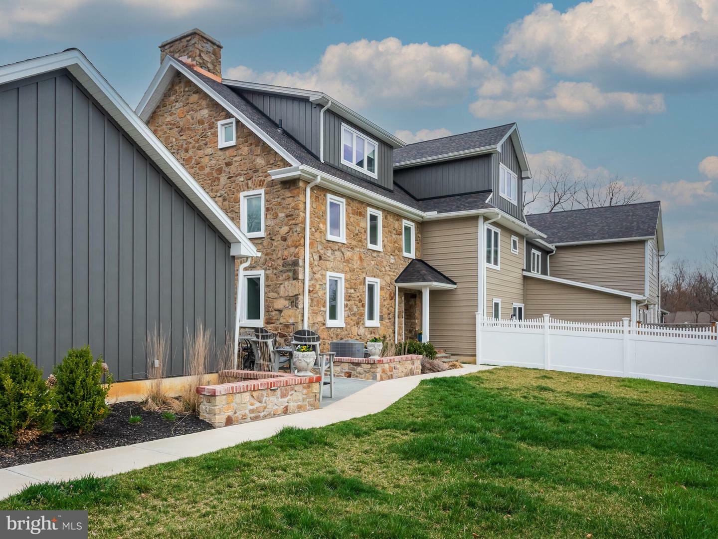 Property Photo: 425 Greenridge Rd PA 19343