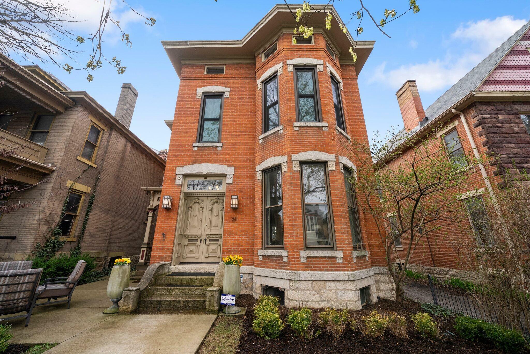 Property Photo: 61 W 2nd Avenue OH 43201