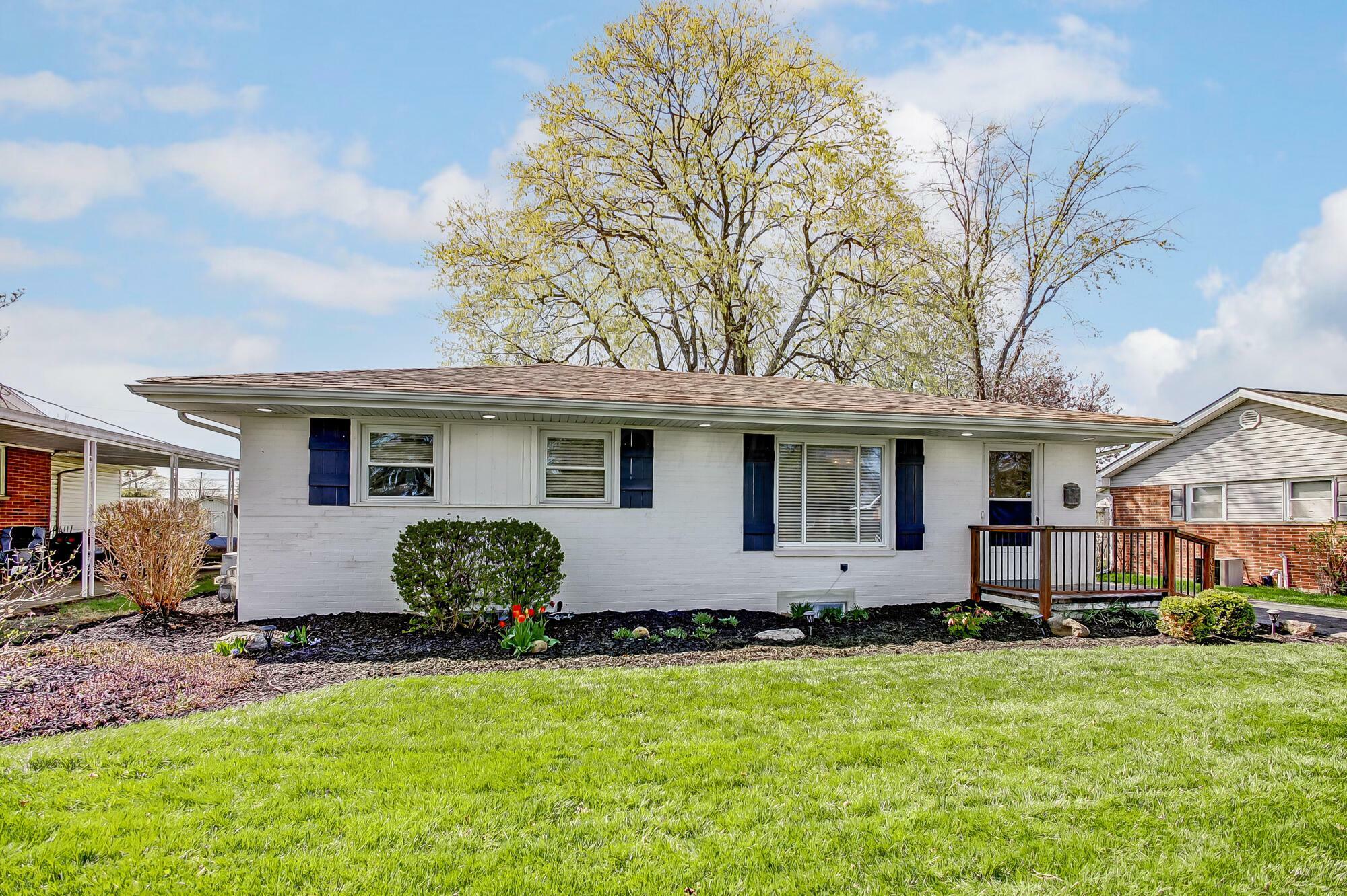 Property Photo: 1051 Lynwood Avenue OH 43113