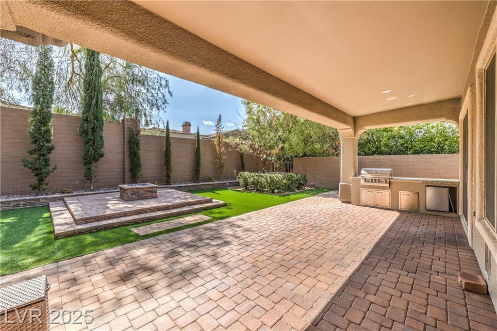 Property Photo:  3 Glendora Court  NV 89052 