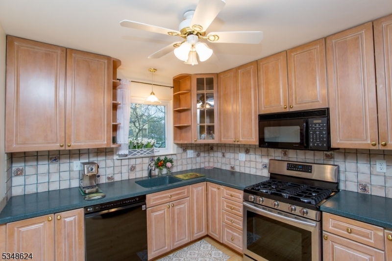 Property Photo: 7 Lake Ct NJ 08822