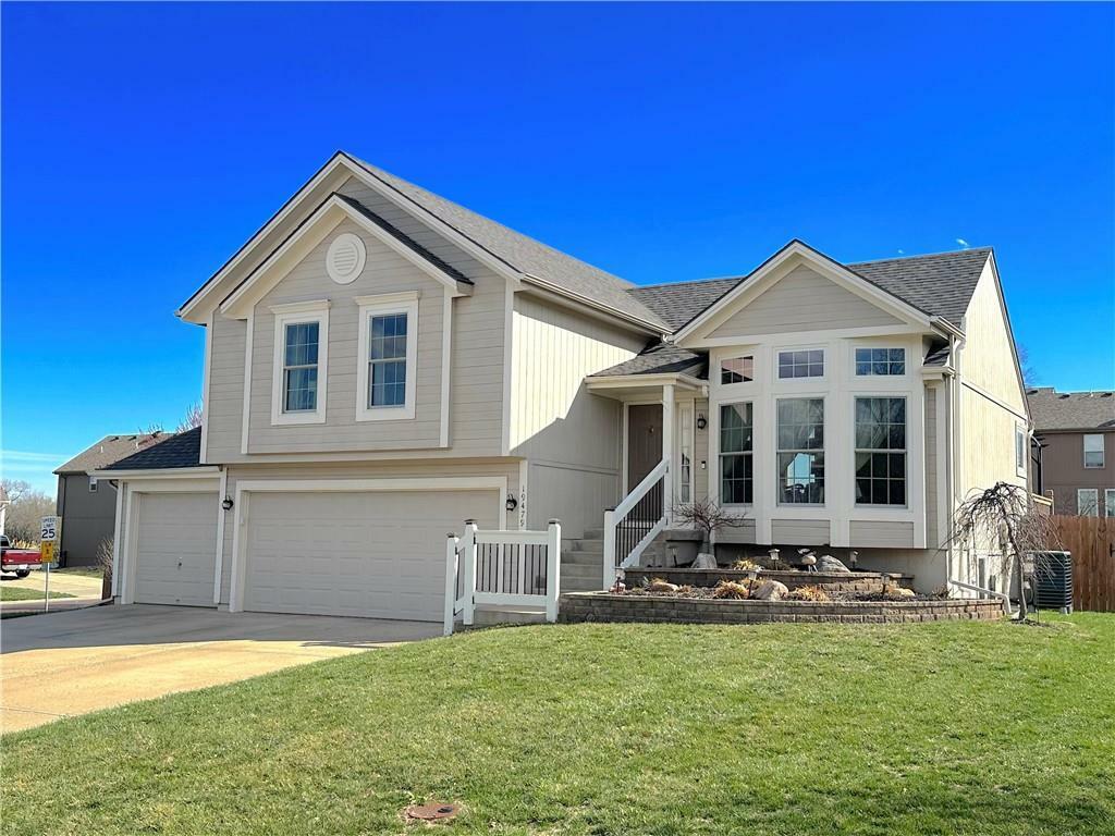 Property Photo: 19479 W 207th Terrace KS 66083