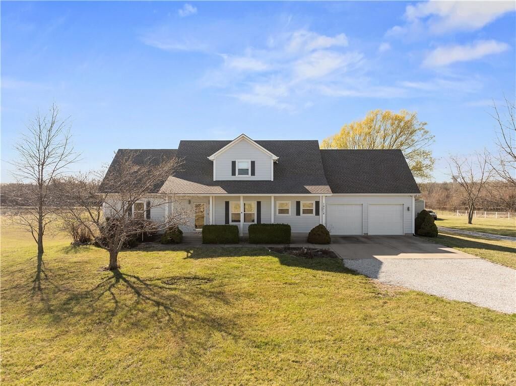 Property Photo: 19218 S Prairie Lane Road MO 64080