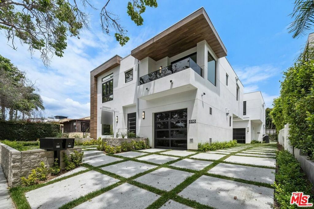 Property Photo:  816 N Orange Drive  CA 90038 