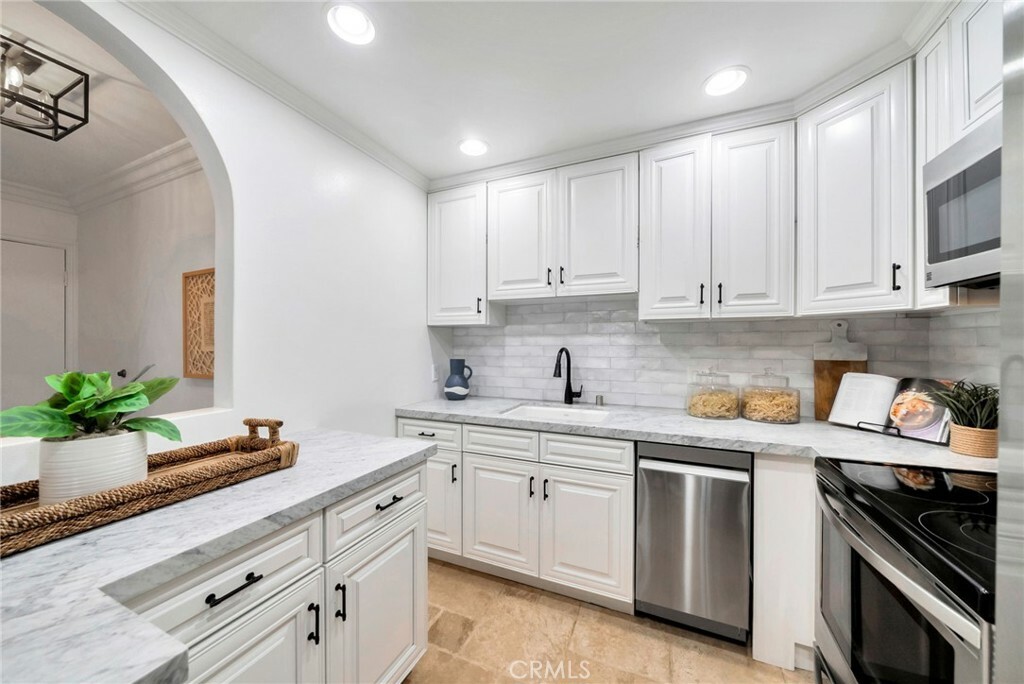 Property Photo: 300 Cagney Lane 101 CA 92663