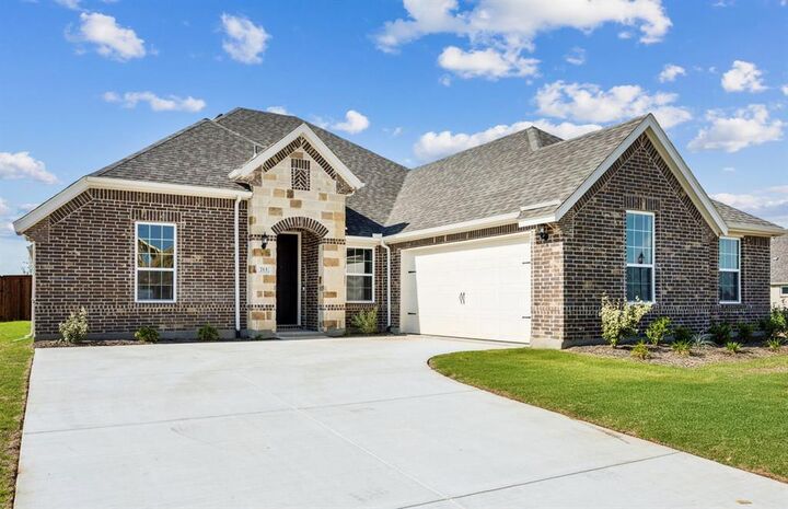 Property Photo: 713 Carriage Hill Road TX 76065