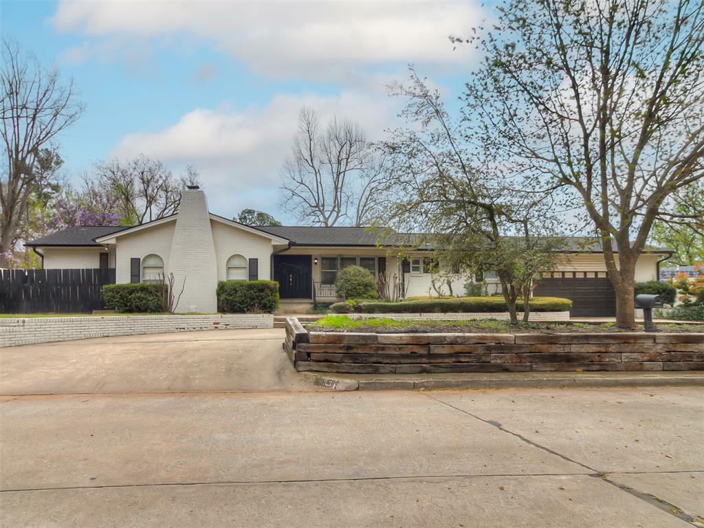 Property Photo: 1633 Normandie Drive OK 73072