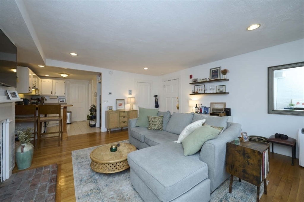 Property Photo: 462 Beacon St 2 MA 02115