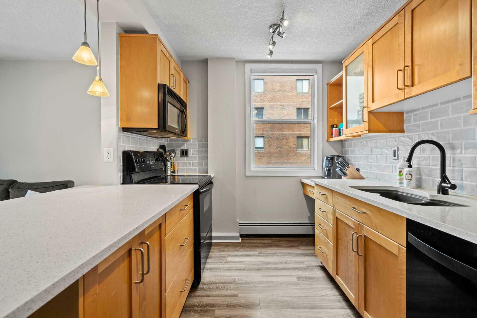 Property Photo: 605 14 Avenue SW 302 AB T2R 0M9