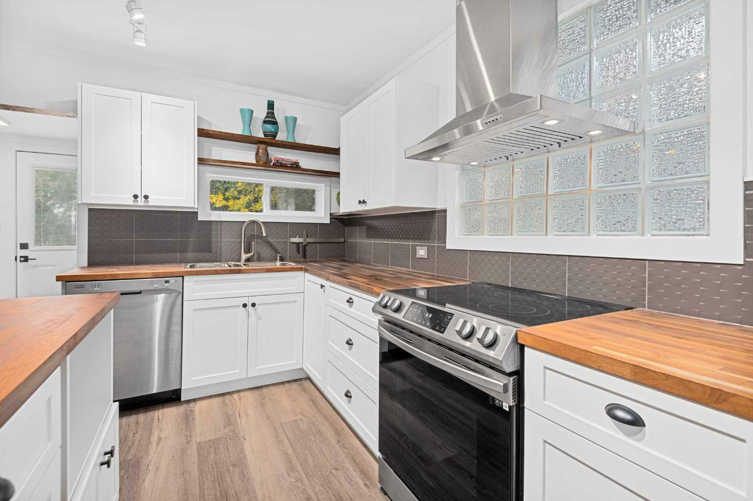 Property Photo: 260 2 Avenue AB T0J 1B0