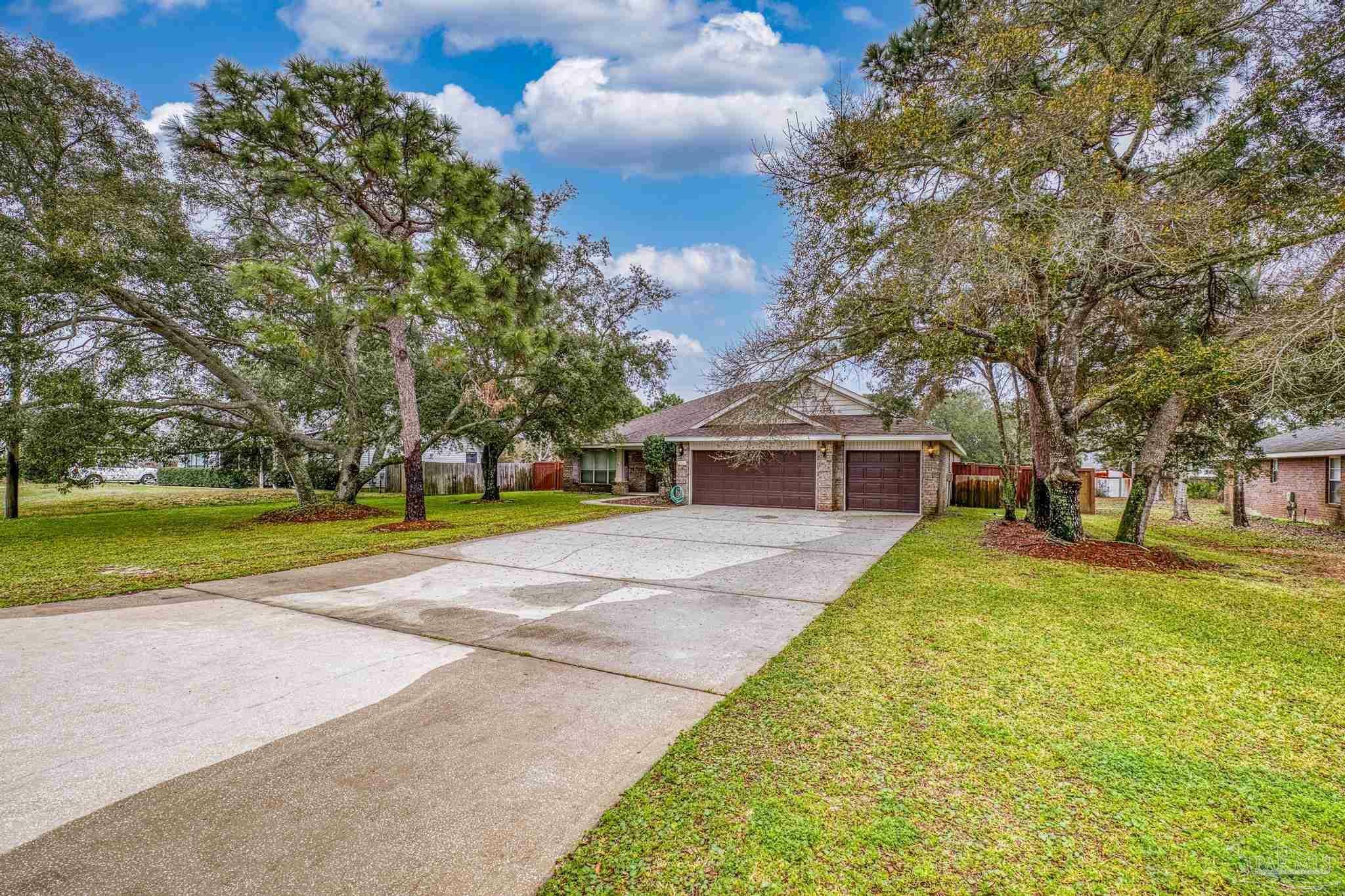 Property Photo: 2016 Anchor Dr FL 32566