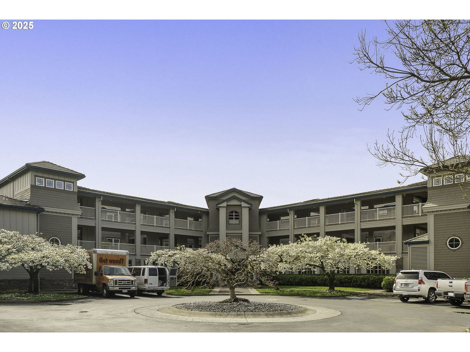 Property Photo: 5401 SE Scenic Ln 101 WA 98661