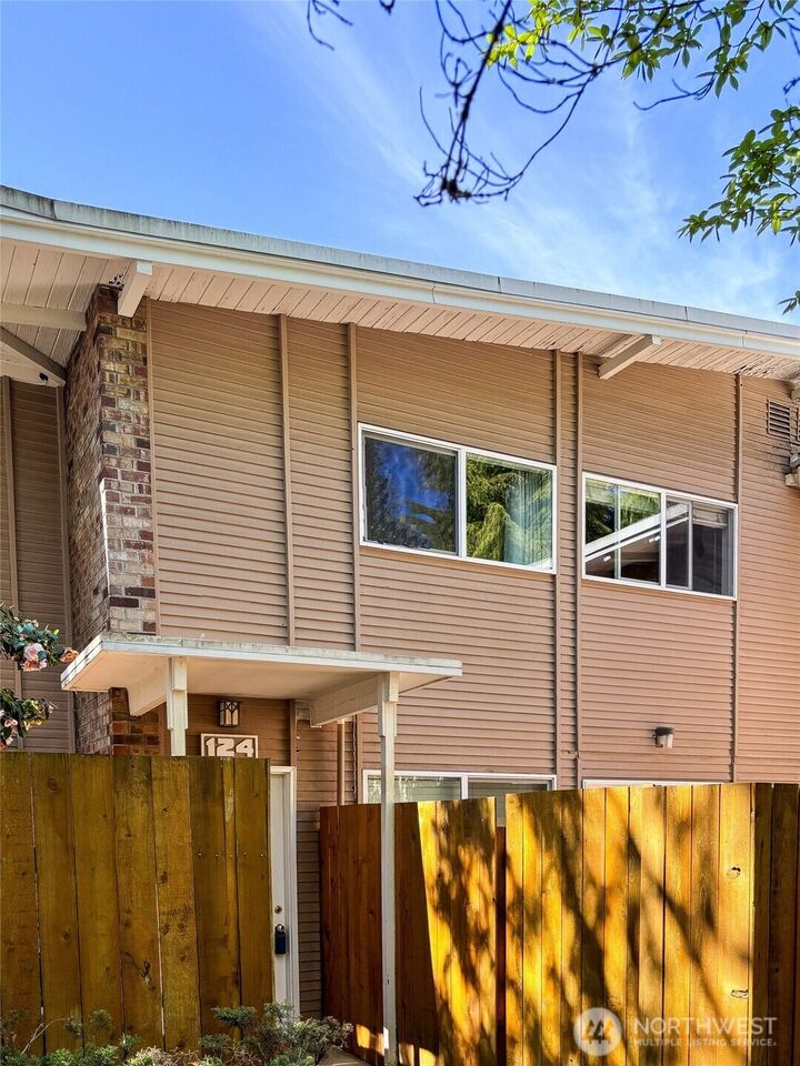 12242 SE 59th Street 124  Bellevue WA 98006 photo