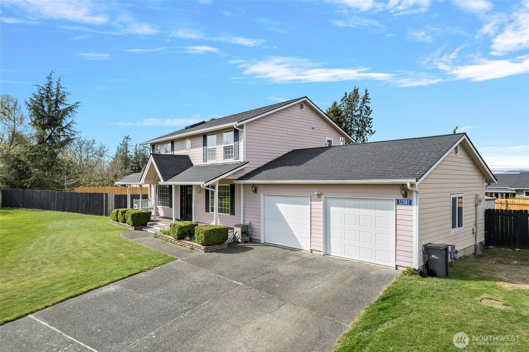 Property Photo: 12082 Saint Andrews Court WA 98233