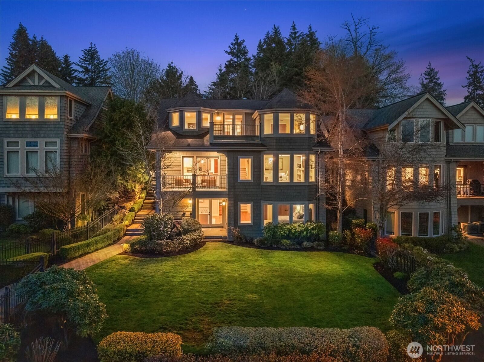 Property Photo:  11010  101st Place NE  WA 98033 