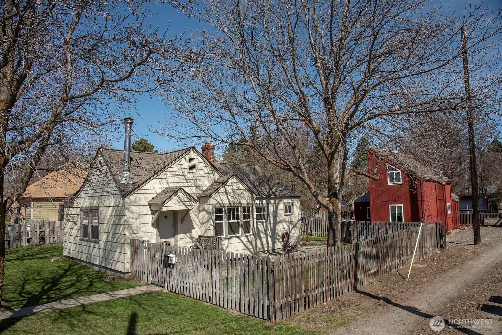 302 -302 1/2 S Walnut Street  Ellensburg WA 98926 photo