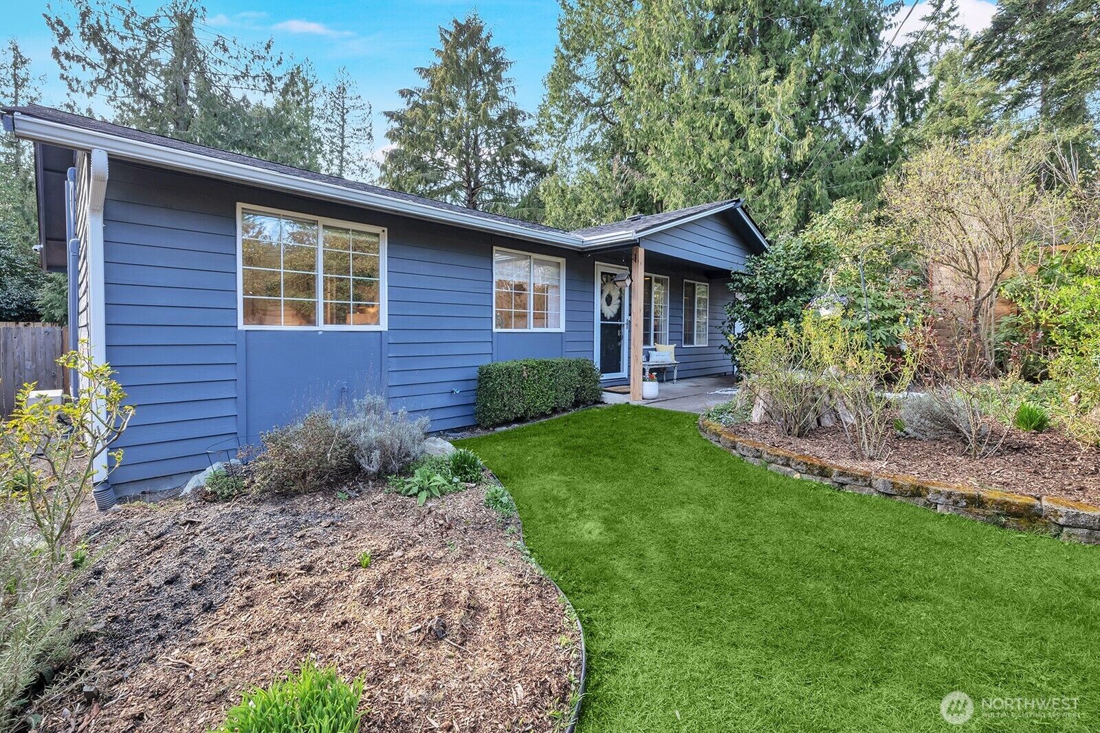 Property Photo:  915  211th Place NE  WA 98074 