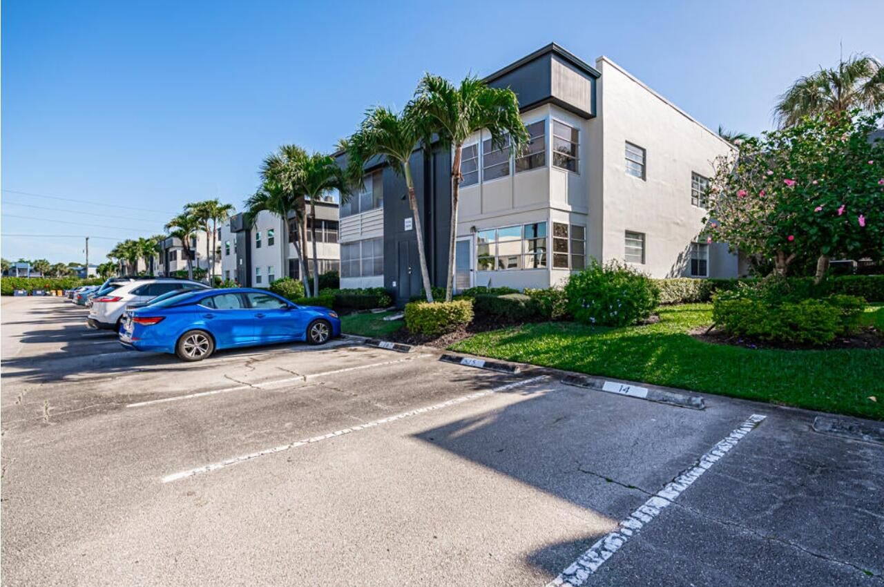 Property Photo: 372 Burgundy H FL 33484