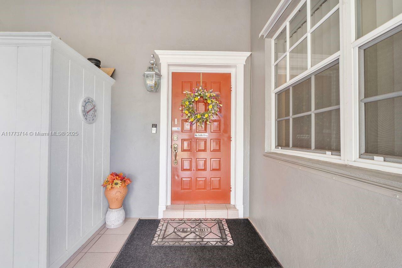 Property Photo: 9721 Jamaica Dr FL 33189