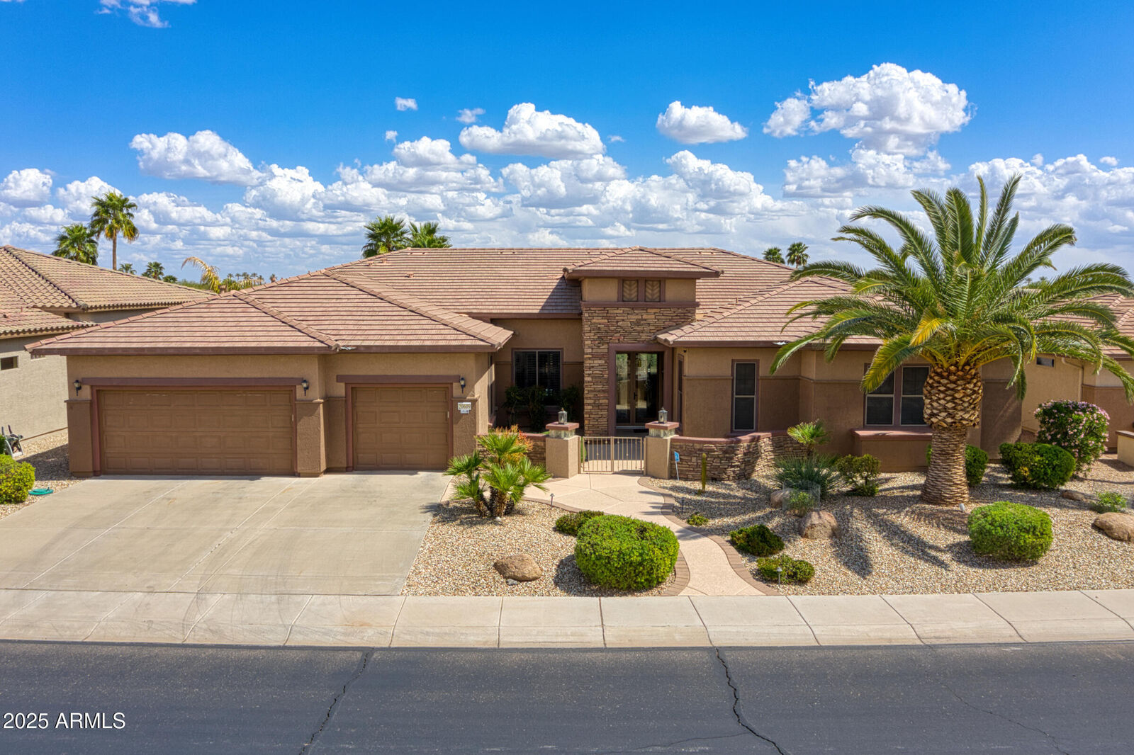 Property Photo: 20609 N Canyon Whisper Drive AZ 85387