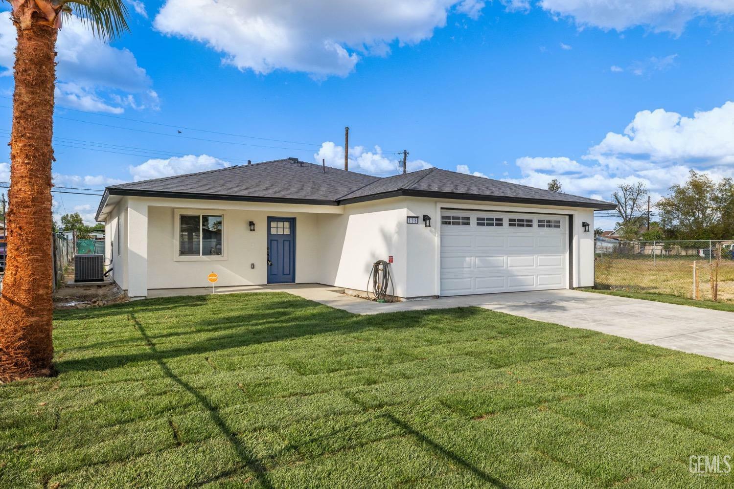 Property Photo: 808 Southgate Drive CA 93307