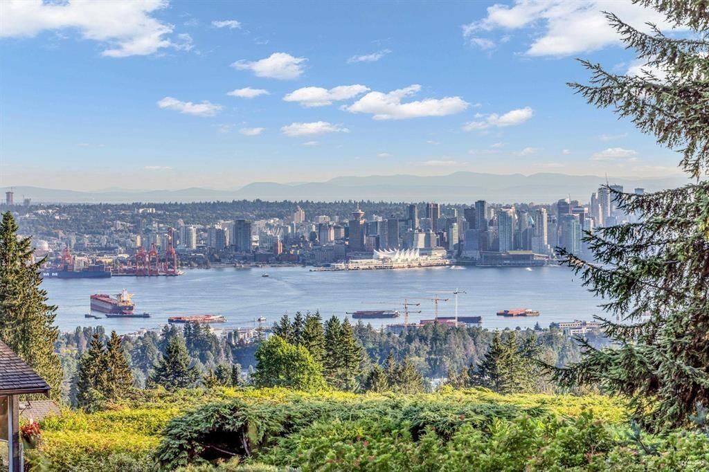 Property Photo:  3884 Lonsdale Avenue  BC V7N 3K6 