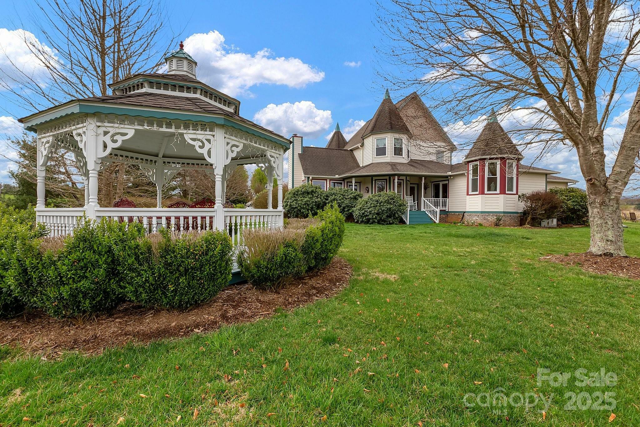 Property Photo: 122 Windy Hills Lane NC 28748