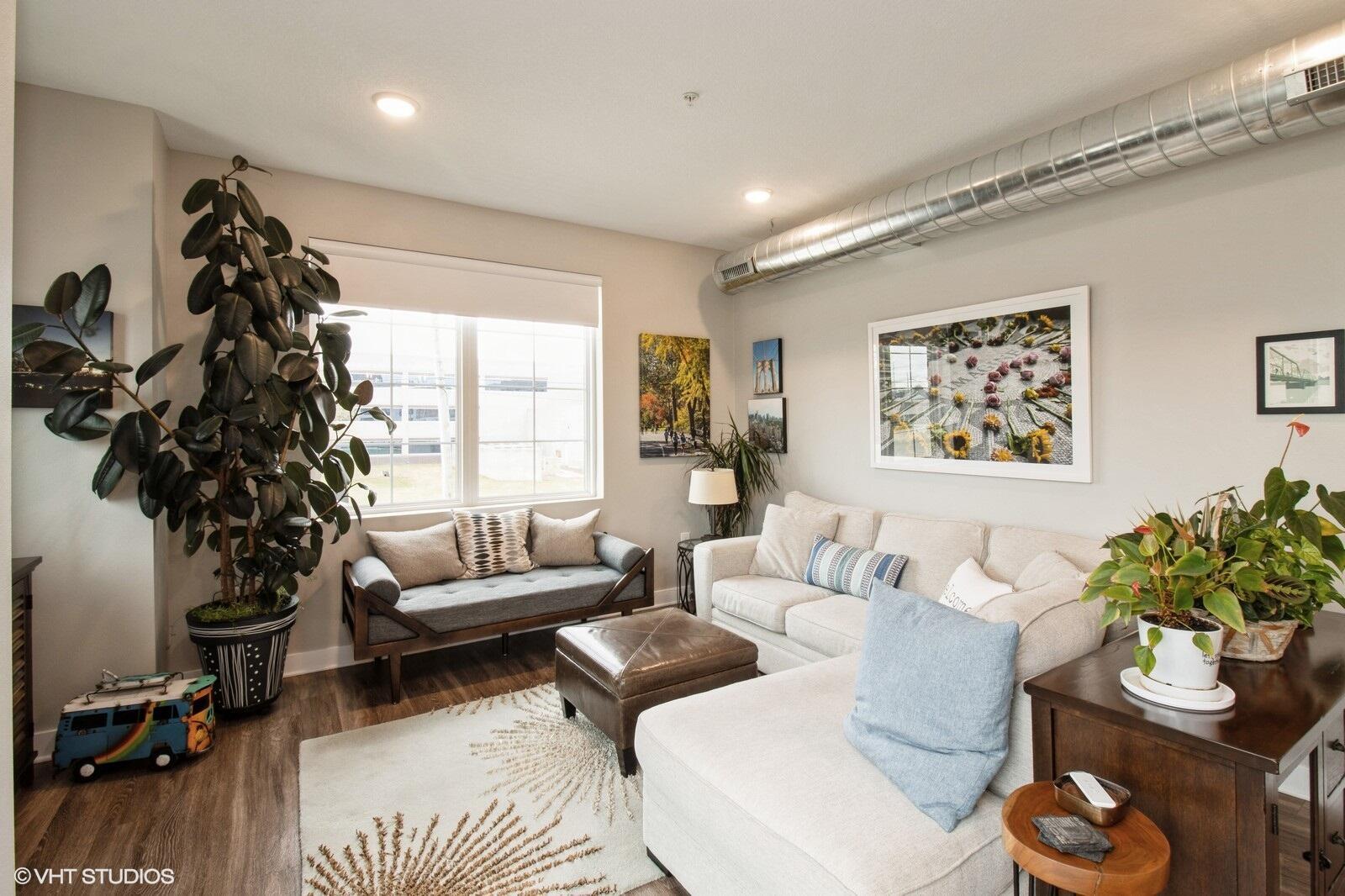 Property Photo: 450 SW 7th Street 209 IA 50309