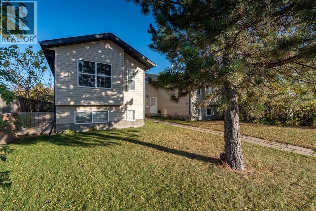 Property Photo:  5315 50 Avenue  SK S9V 0P9 