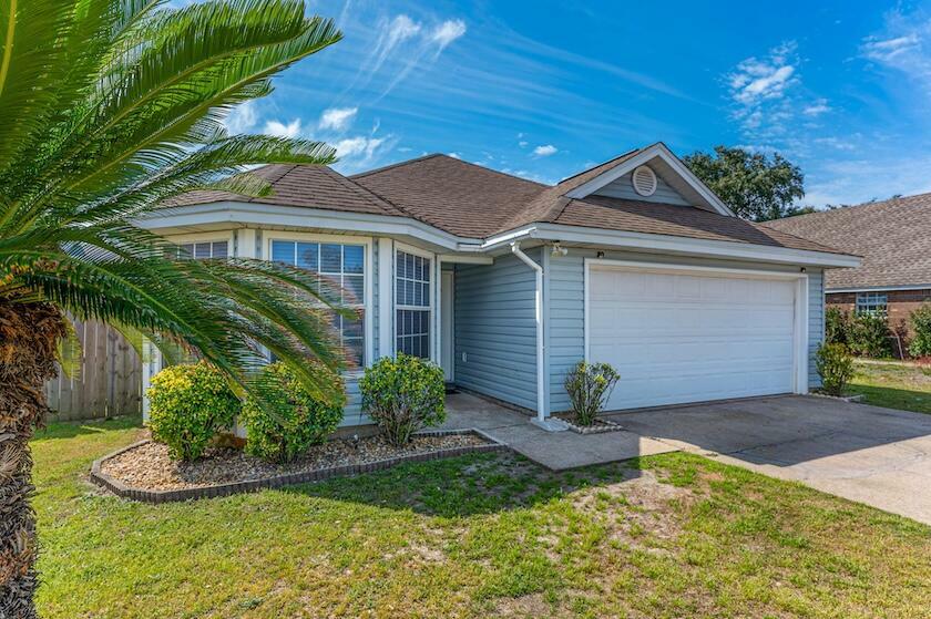Property Photo: 607 Drakes Landing FL 32569