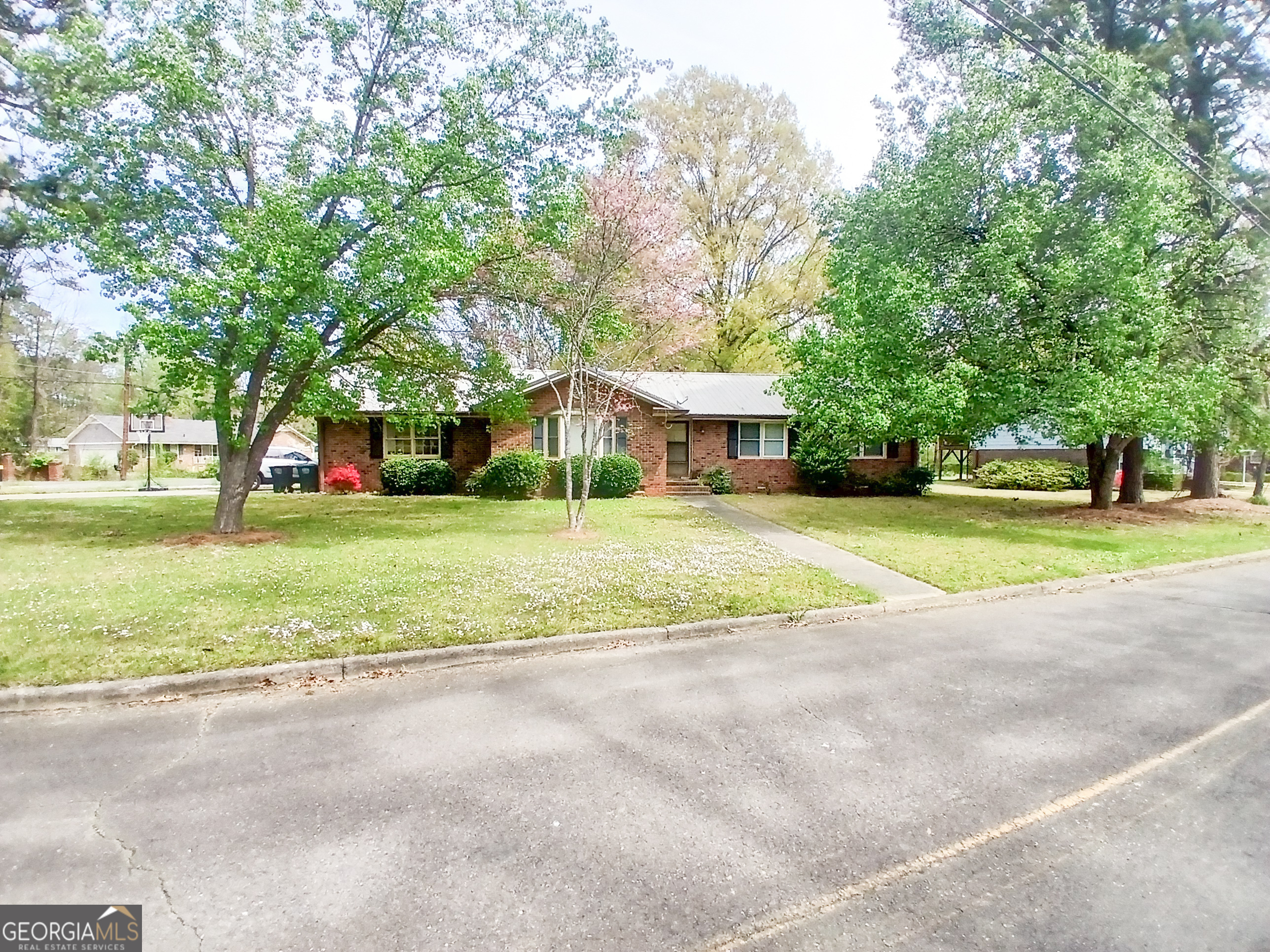 Property Photo: 2 Castlewood Drive SW GA 30165