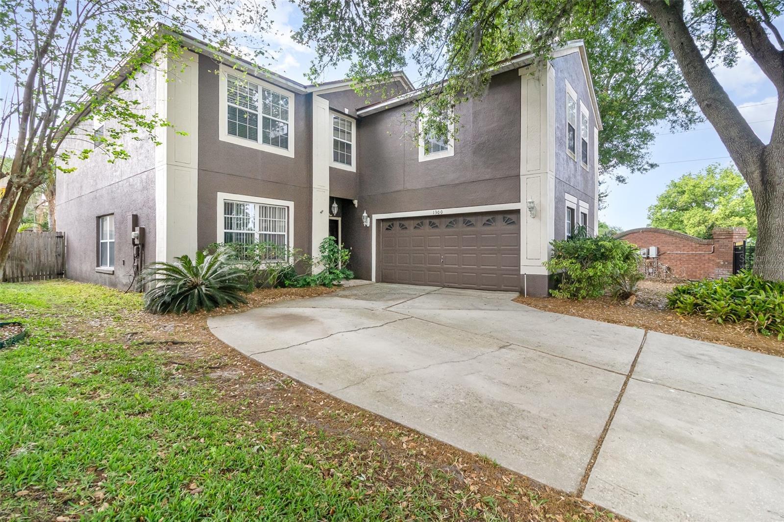 Property Photo: 1300 Holly Glen Run FL 32703