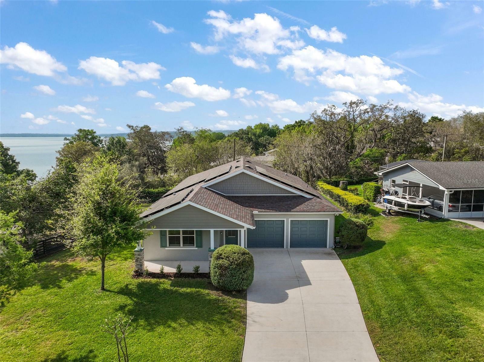 137 E Palmetto Avenue  Howey In the Hills FL 34737 photo