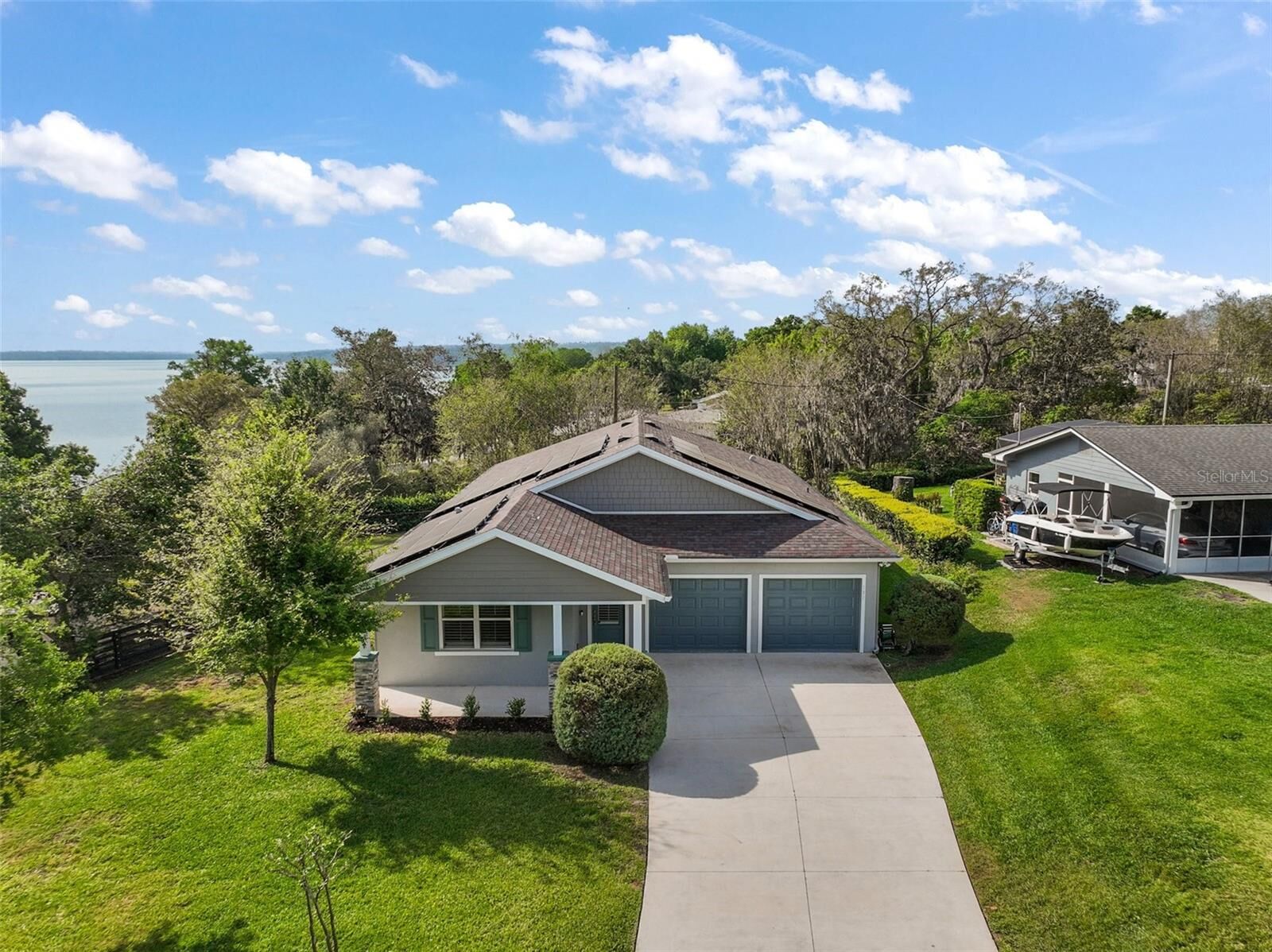 Property Photo:  137 E Palmetto Avenue  FL 34737 