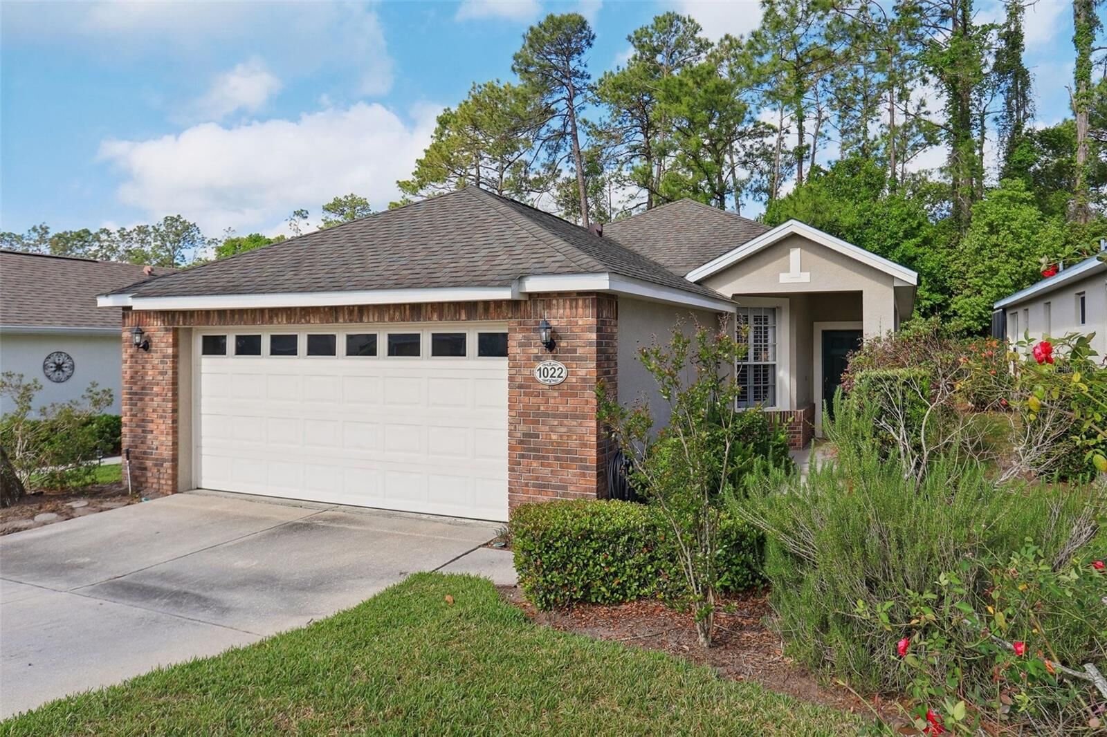 Property Photo: 1022 Saint Ives Court FL 32757