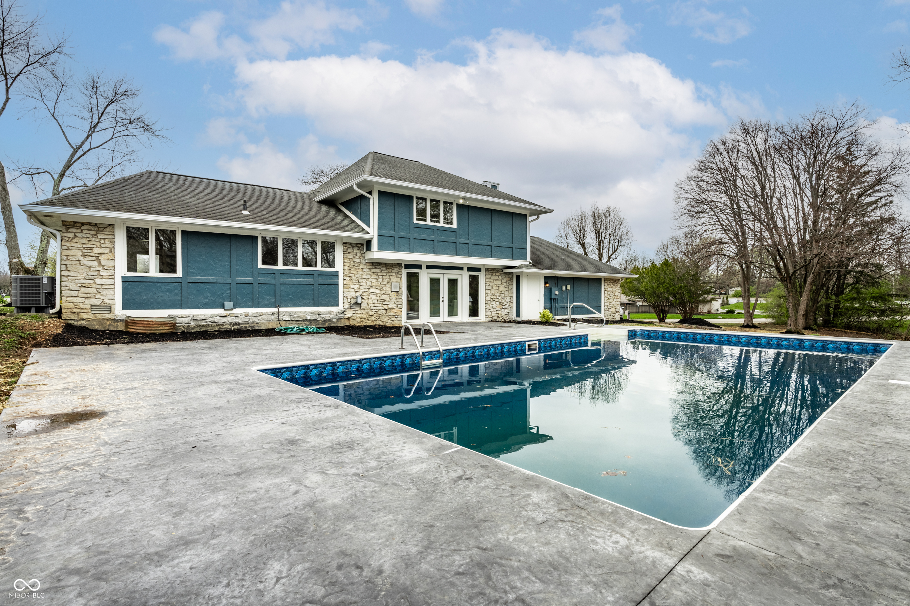 Property Photo:  1107 Leisure Lane  IN 46142 