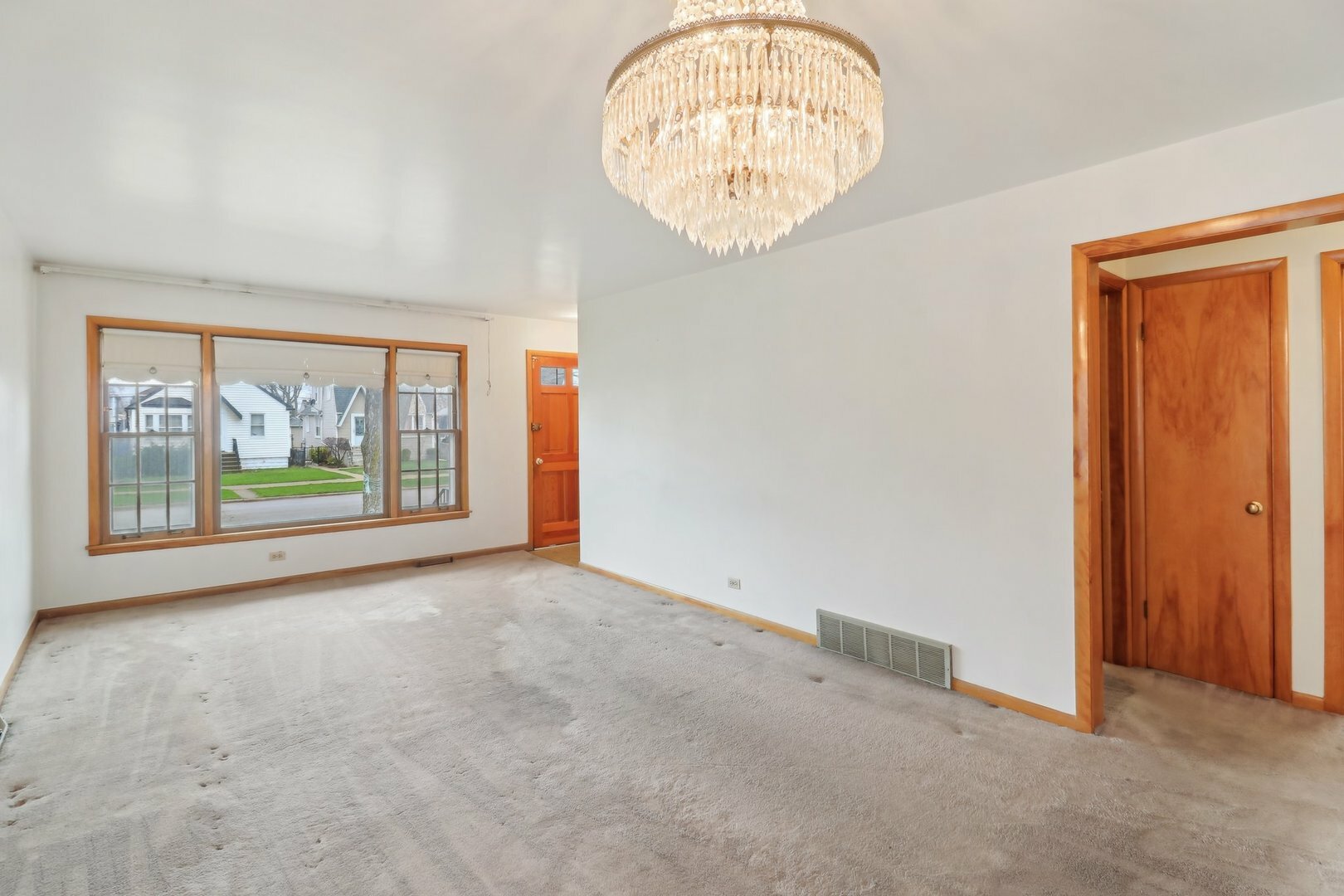 Property Photo: 3319 N Ozanam Avenue IL 60634