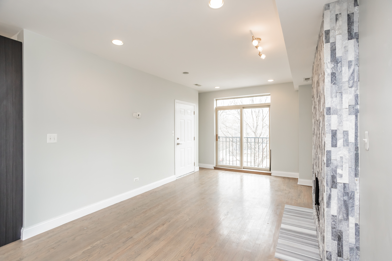 Property Photo: 2921 W Washington Boulevard 2 IL 60612