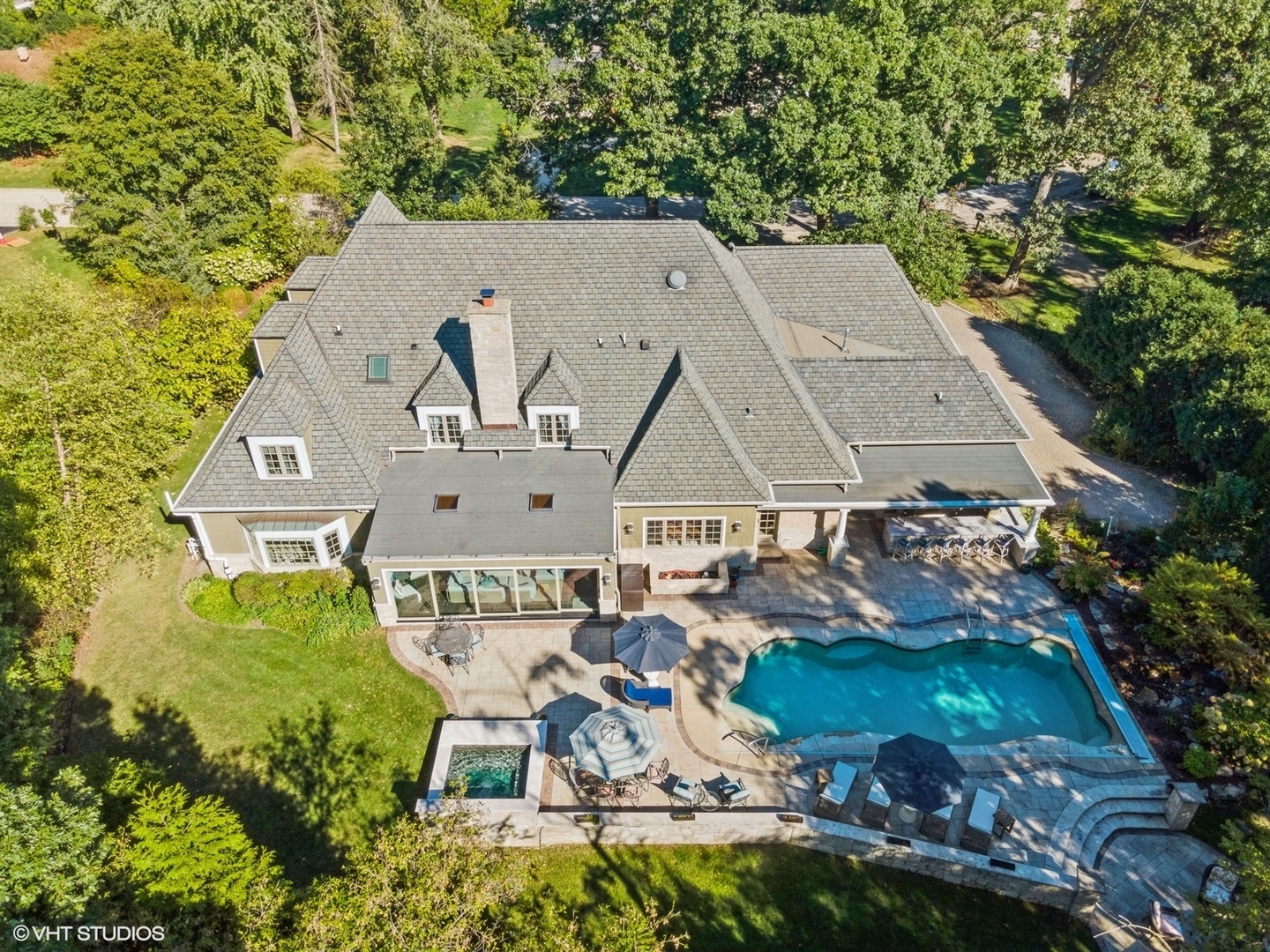 Property Photo: 16 Robin Hood Ranch IL 60523