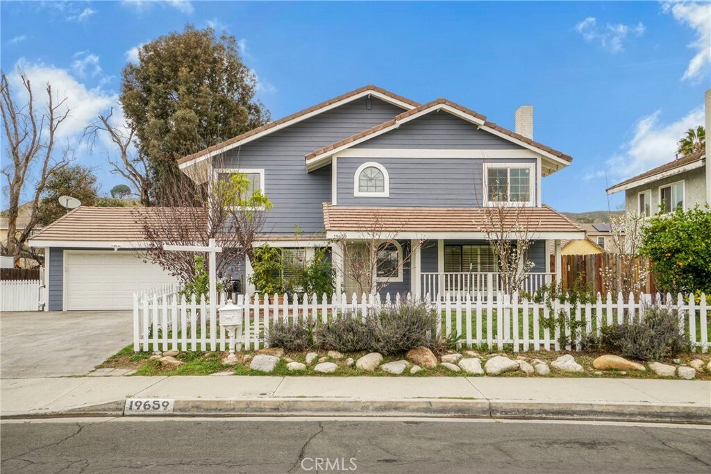 Property Photo: 19659 Four Oaks Street CA 91351