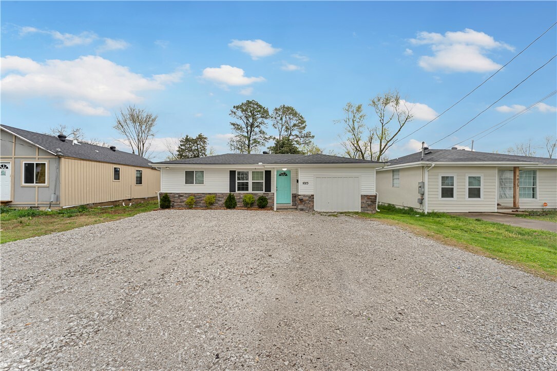 Property Photo: 1023 S B Street AR 72756