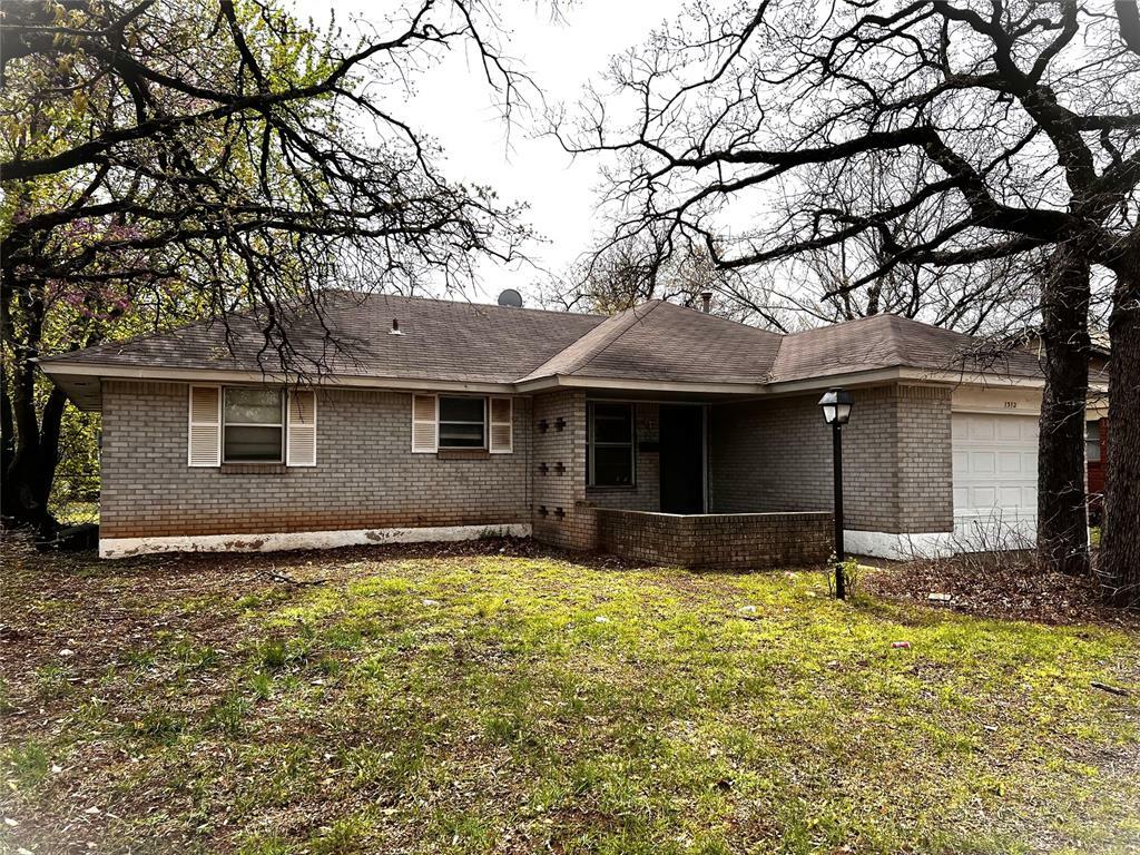 Property Photo: 1312 Hickory Lane OK 73110