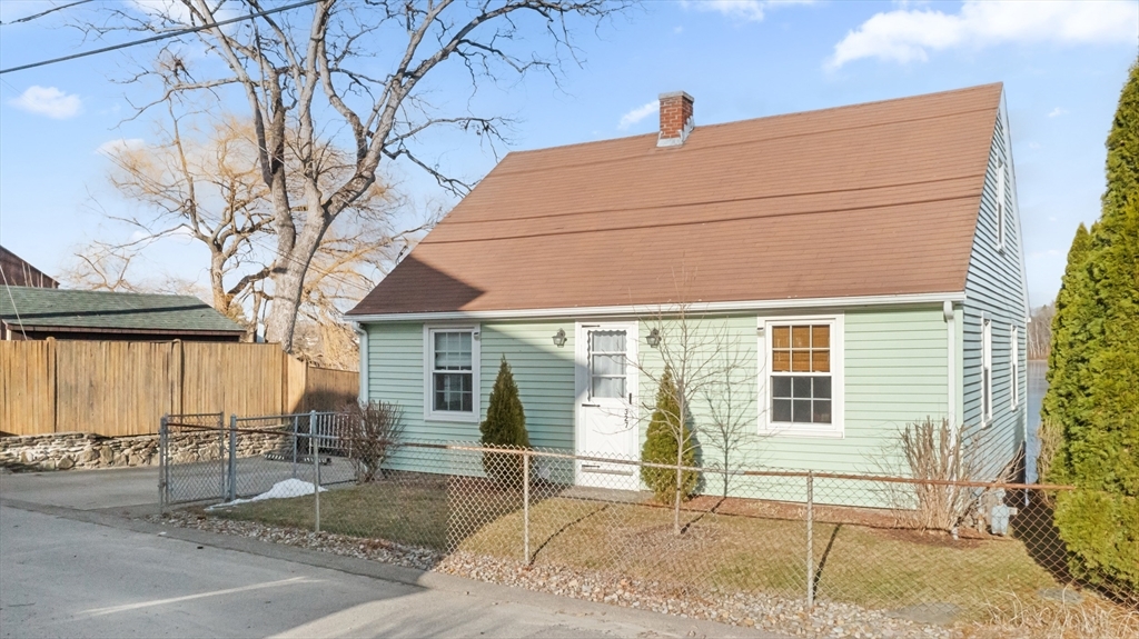 Property Photo: 327 Bridle Path MA 01604