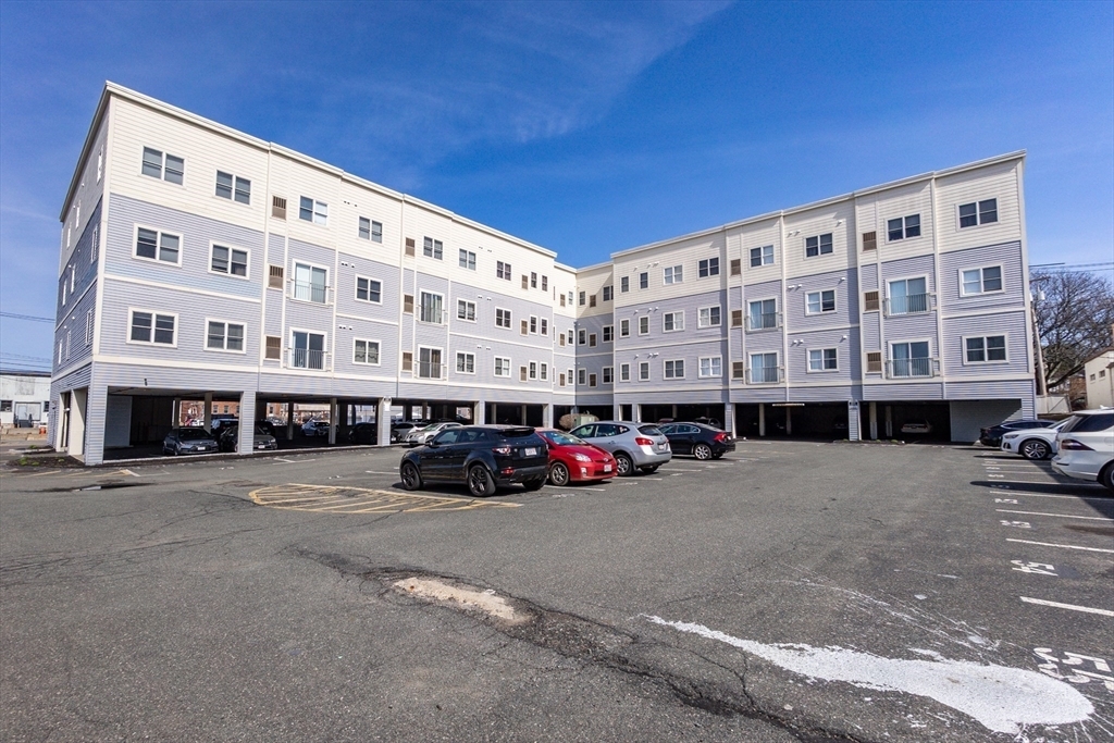Property Photo:  75 Walnut St 107  MA 01960 