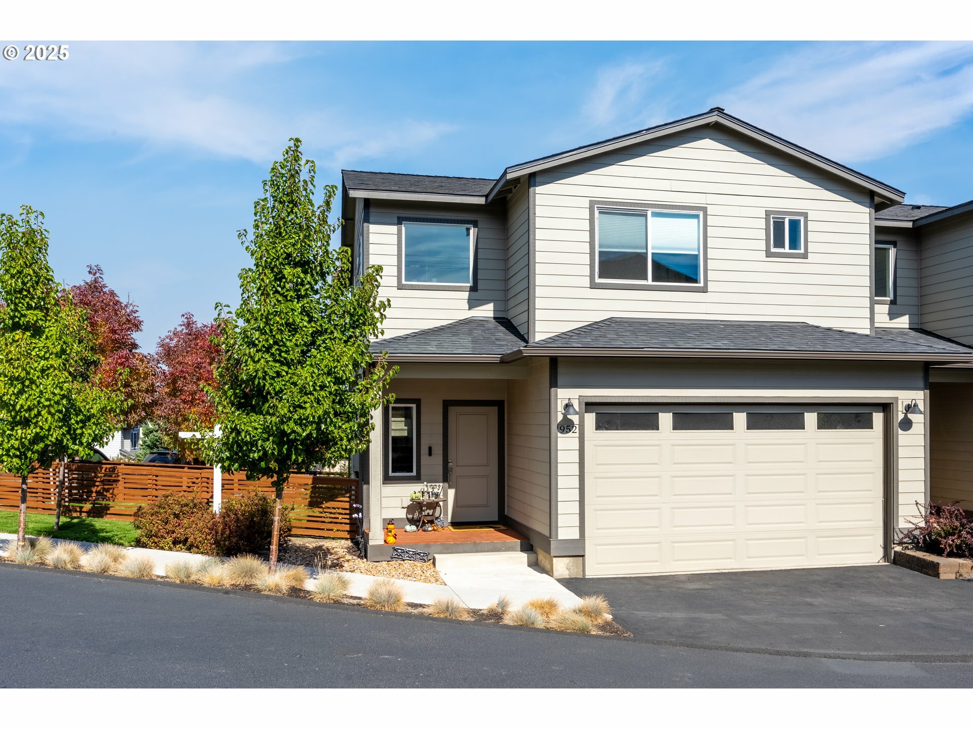Property Photo: 952 NE Paula Dr OR 97701