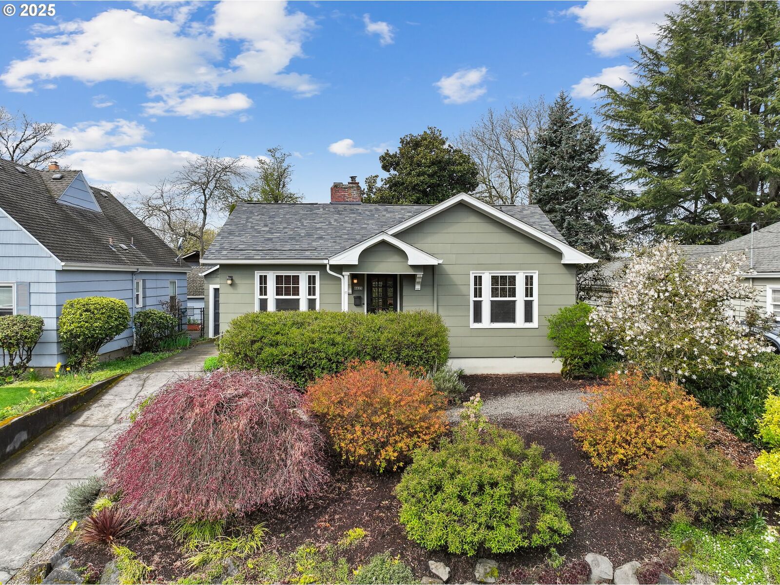 Property Photo:  6625 SE Cesar E Chavez Blvd  OR 97202 