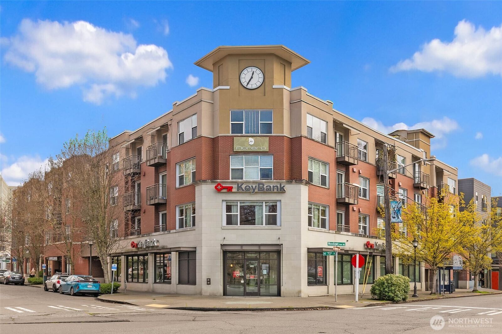 Property Photo: 413 NE 70th Street 402 WA 98115