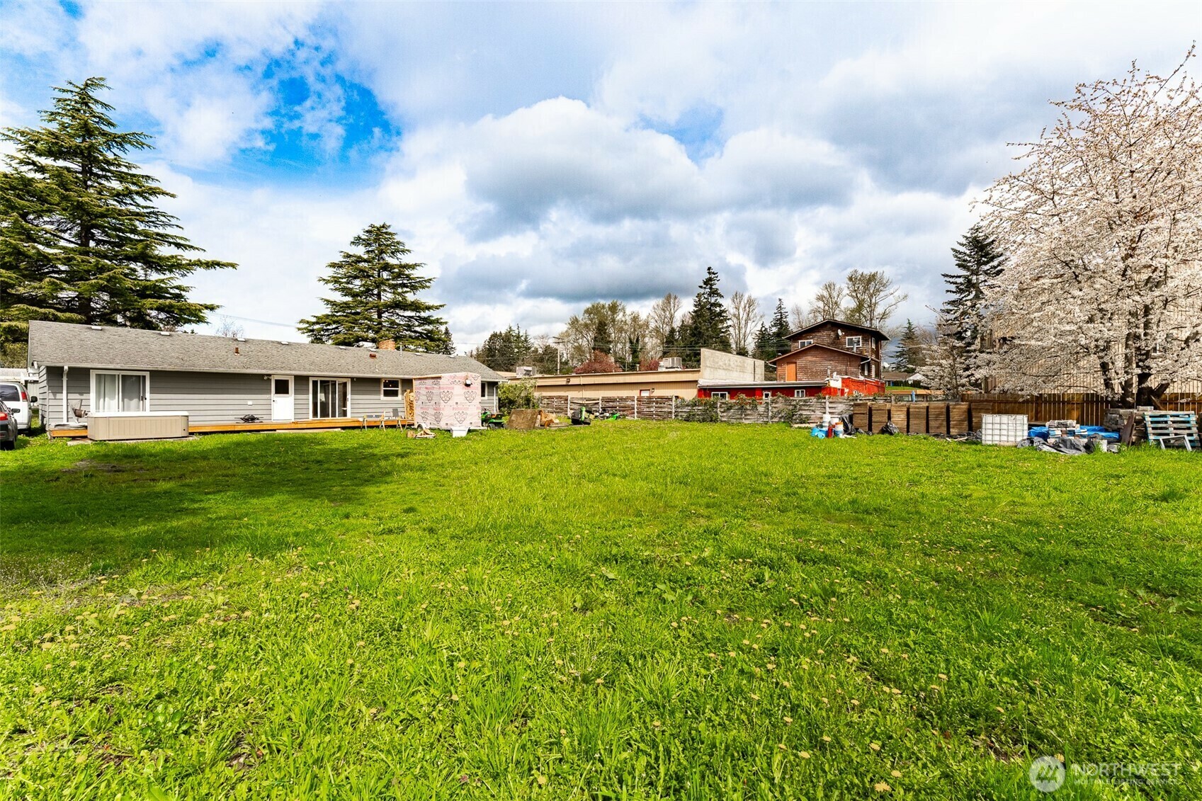 Property Photo: 2911 Alderwood Avenue WA 98225